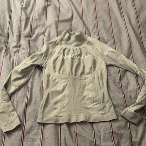 Gray Misbhv active/fashion top